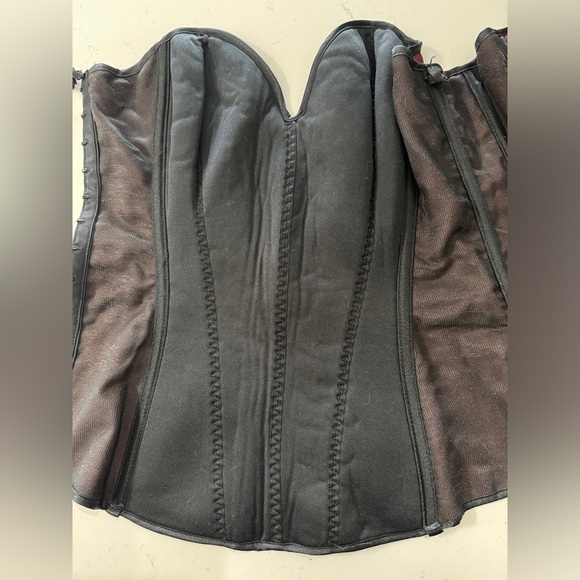 Vintage Strapless Scarlet Corset Set - Picture 4 of 9